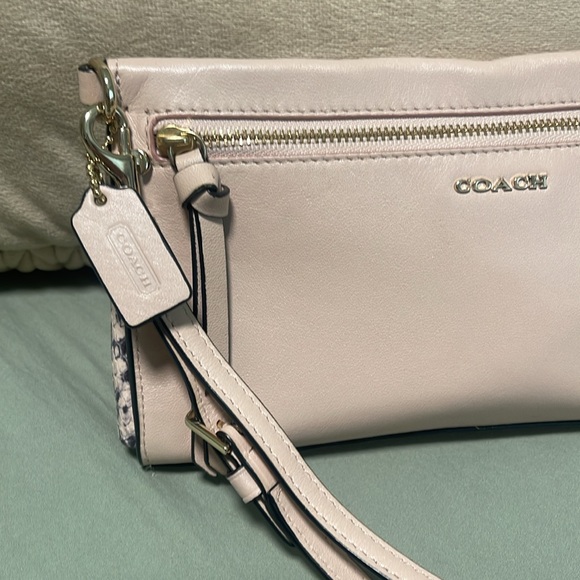 COACH WRISTLET PINK With Printed sides NWOT Medium size - Picture 2 of 7